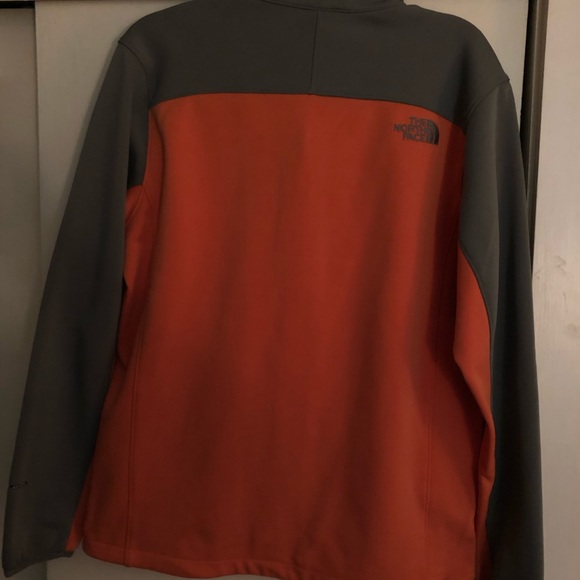 Men’s North Face Momentum Jacket Size Meduim - Picture 3 of 3